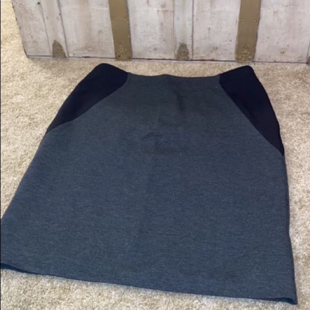 Straight pencil stretchy skirt